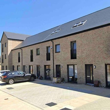Modern 3 Bed Villa With Free Parking And Garden Close To City Center And Edinburgh Airport Eksteriør bilde