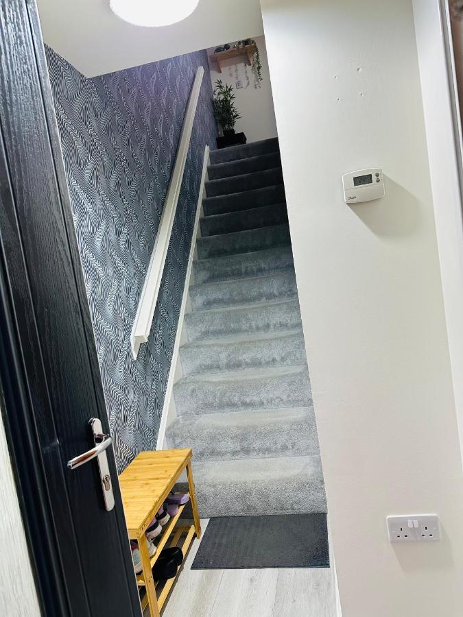 Modern 3 Bed Villa With Free Parking And Garden Close To City Center And Edinburgh Airport Eksteriør bilde
