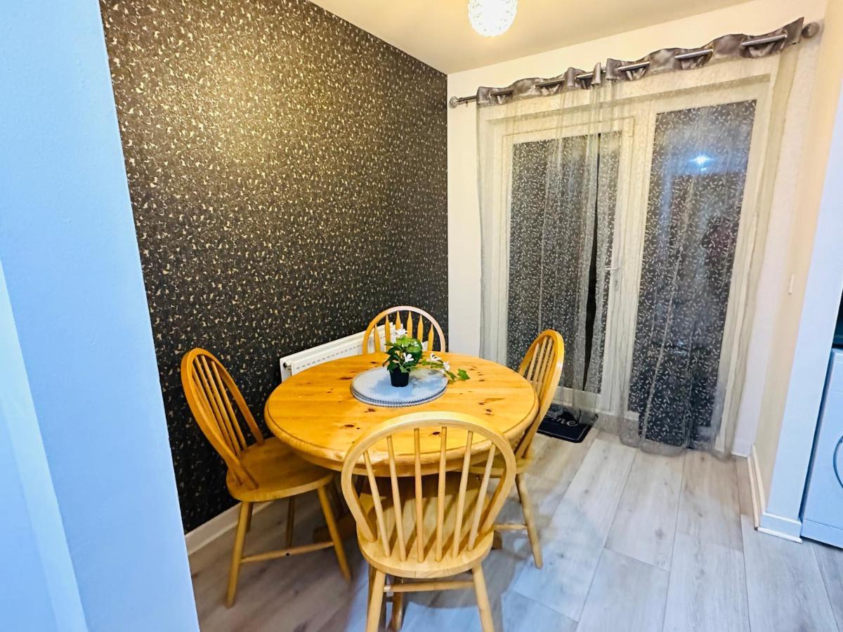 Modern 3 Bed Villa With Free Parking And Garden Close To City Center And Edinburgh Airport Eksteriør bilde